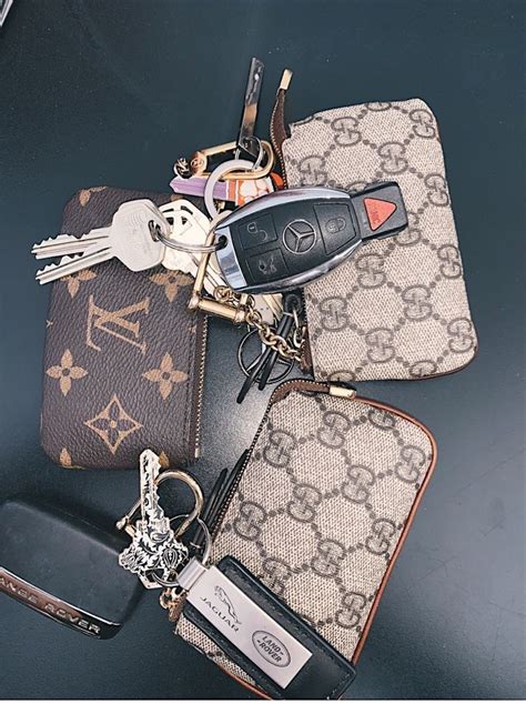 louis vuitton key holder fake